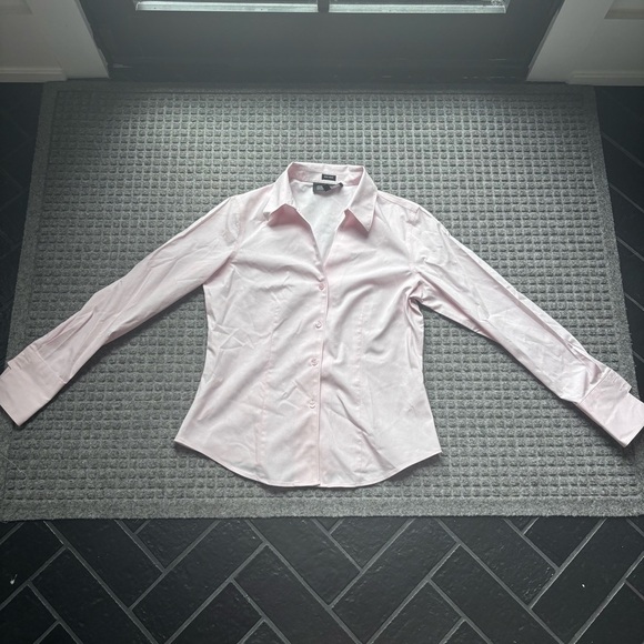 Women’s non-iron light pink button down  blouse - Picture 1 of 3